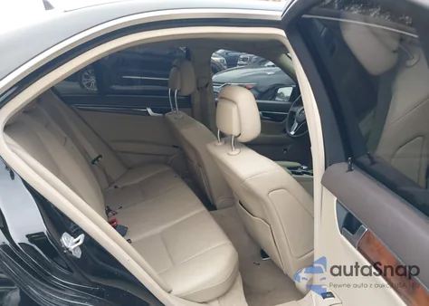 2013 Mercedes-Benz C 300 Sport 4Matic z USA, uszkodzony, nr VIN WDDGF8AB1DR250902